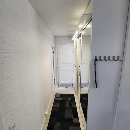 Cozy And Quiet 2-room Aparment דירה פורי